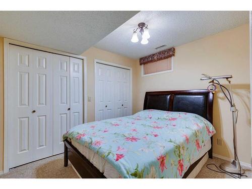 912 Shawnee Drive Sw, Calgary, AB - Indoor Photo Showing Bedroom