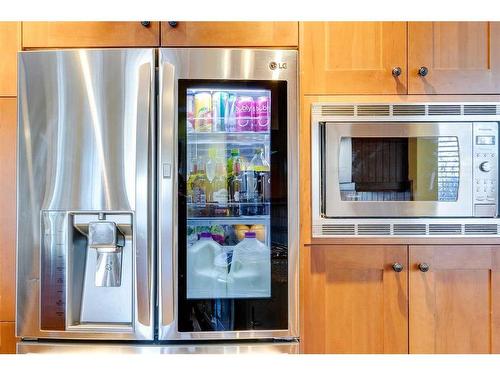 912 Shawnee Drive Sw, Calgary, AB - Indoor Photo Showing Kitchen