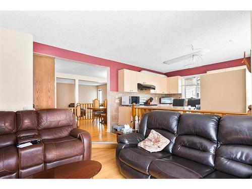 6556 Martingrove Drive Ne, Calgary, AB - Indoor Photo Showing Living Room