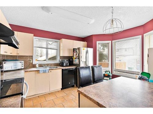 6556 Martingrove Drive Ne, Calgary, AB - Indoor Photo Showing Kitchen