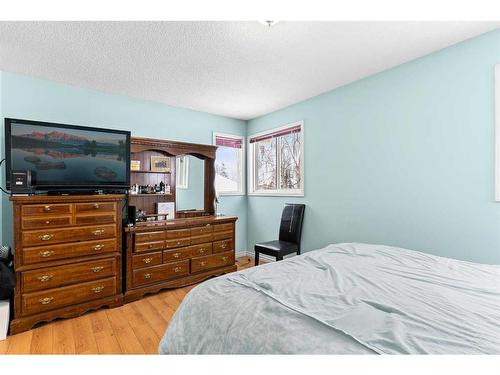 6556 Martingrove Drive Ne, Calgary, AB - Indoor Photo Showing Bedroom