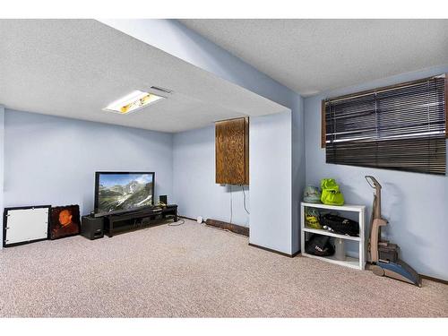 6556 Martingrove Drive Ne, Calgary, AB - Indoor Photo Showing Other Room