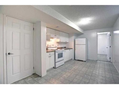 55 Falchurch Road Ne, Calgary, AB - Indoor Photo Showing Kitchen