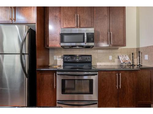 104-41 6A Street Ne, Calgary, AB - Indoor Photo Showing Kitchen