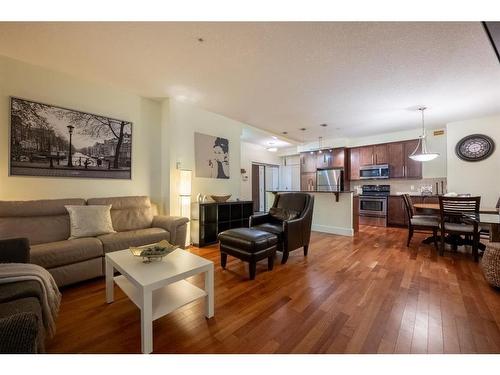 104-41 6A Street Ne, Calgary, AB - Indoor Photo Showing Living Room