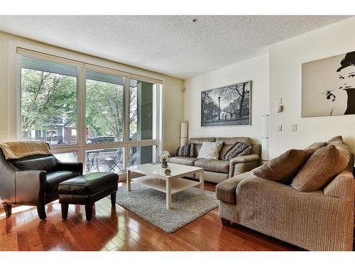 104-41 6A Street Ne, Calgary, AB - Indoor Photo Showing Living Room