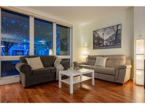 104-41 6A Street Ne, Calgary, AB - Indoor Photo Showing Living Room