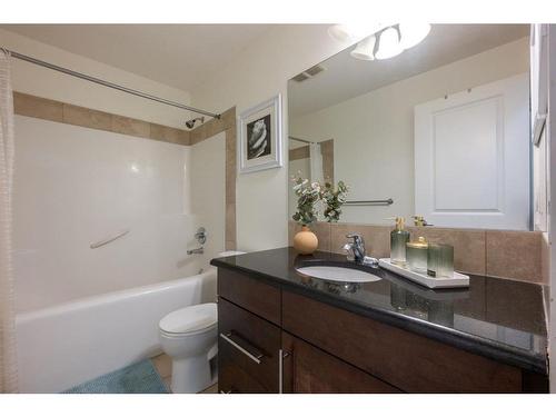 104-41 6A Street Ne, Calgary, AB - Indoor Photo Showing Bathroom