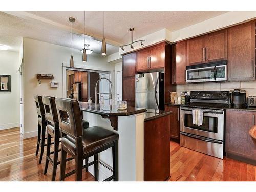 104-41 6A Street Ne, Calgary, AB - Indoor Photo Showing Kitchen