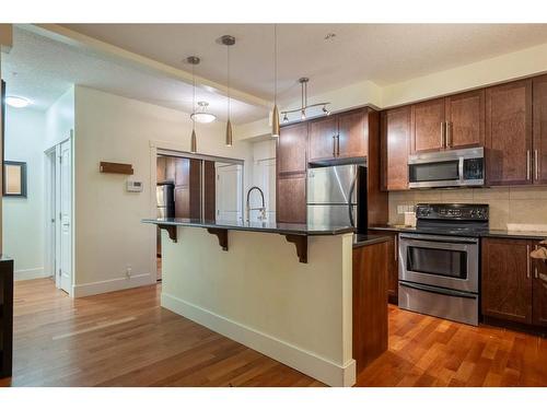 104-41 6A Street Ne, Calgary, AB - Indoor Photo Showing Kitchen With Upgraded Kitchen