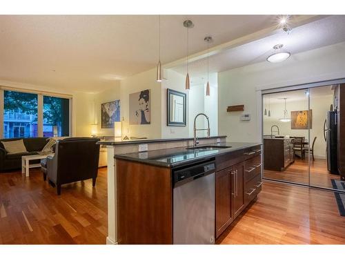 104-41 6A Street Ne, Calgary, AB - Indoor Photo Showing Kitchen