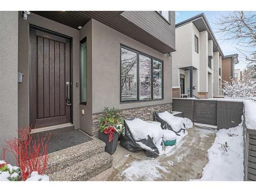 1-3716 16 Street Sw, Calgary, AB - Outdoor