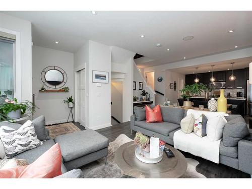 1-3716 16 Street Sw, Calgary, AB - Indoor Photo Showing Living Room