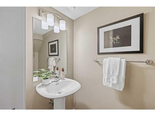 310 Mckenzie Towne Close Se, Calgary, AB - Indoor Photo Showing Bathroom