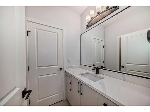 492 Rivercrest View, Cochrane, AB - Indoor Photo Showing Bathroom