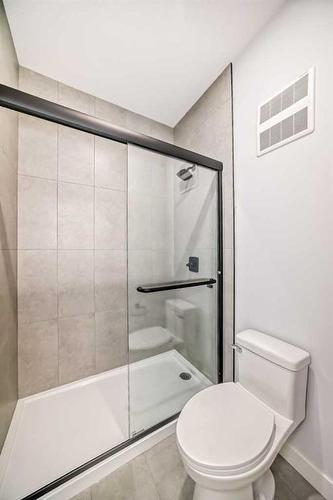 492 Rivercrest View, Cochrane, AB - Indoor Photo Showing Bathroom