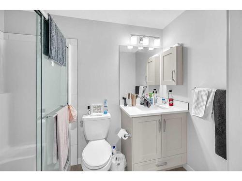 305-150 Shawnee Square Sw, Calgary, AB - Indoor Photo Showing Bathroom