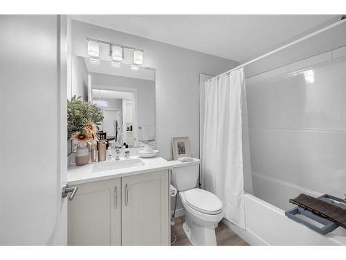 305-150 Shawnee Square Sw, Calgary, AB - Indoor Photo Showing Bathroom