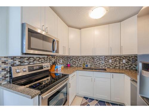 132 Pennsylvania Road Se, Calgary, AB - Indoor Photo Showing Kitchen With Double Sink With Upgraded Kitchen