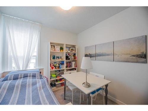 132 Pennsylvania Road Se, Calgary, AB - Indoor Photo Showing Bedroom