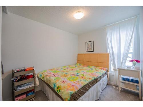 132 Pennsylvania Road Se, Calgary, AB - Indoor Photo Showing Bedroom