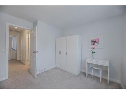 132 Pennsylvania Road Se, Calgary, AB - Indoor Photo Showing Other Room