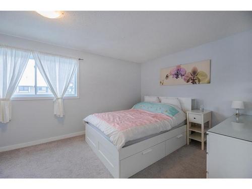 132 Pennsylvania Road Se, Calgary, AB - Indoor Photo Showing Bedroom