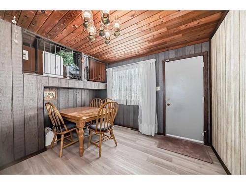 8312 46 Avenue Nw, Calgary, AB - Indoor Photo Showing Dining Room