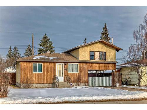 8312 46 Avenue Nw, Calgary, AB - Outdoor