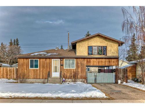 8312 46 Avenue Nw, Calgary, AB - Outdoor