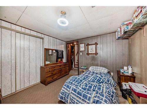 8312 46 Avenue Nw, Calgary, AB - Indoor Photo Showing Bedroom