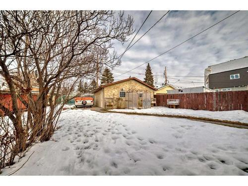 8312 46 Avenue Nw, Calgary, AB - Outdoor