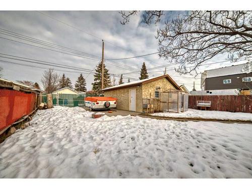 8312 46 Avenue Nw, Calgary, AB - Outdoor