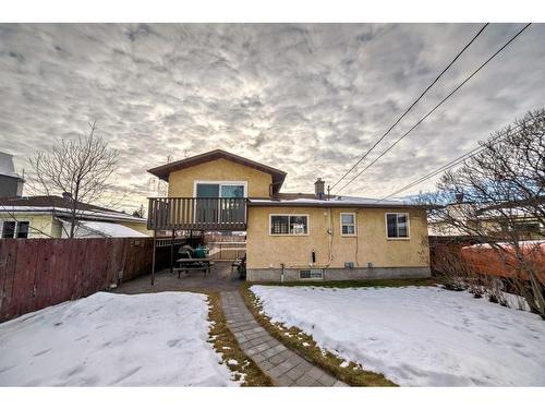 8312 46 Avenue Nw, Calgary, AB - Outdoor