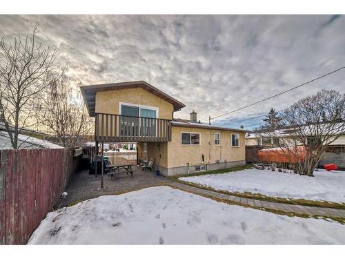 8312 46 Avenue Nw, Calgary, AB - Outdoor