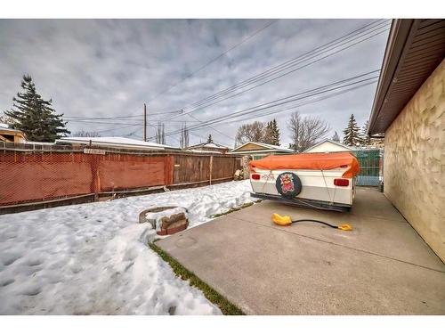 8312 46 Avenue Nw, Calgary, AB - Outdoor