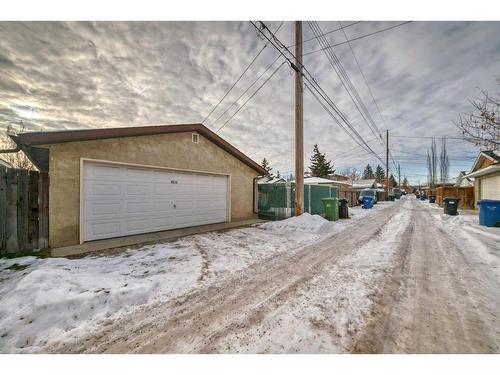 8312 46 Avenue Nw, Calgary, AB - Outdoor