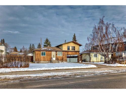 8312 46 Avenue Nw, Calgary, AB - Outdoor