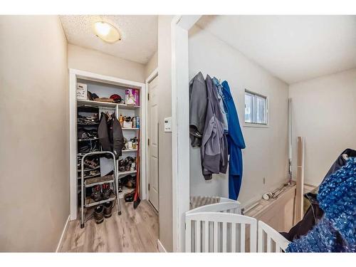 8316 46 Avenue Nw, Calgary, AB - Indoor