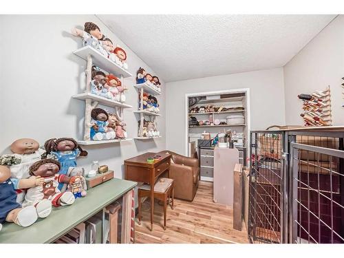 8316 46 Avenue Nw, Calgary, AB - Indoor