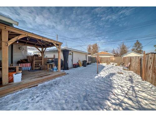 8316 46 Avenue Nw, Calgary, AB - Outdoor