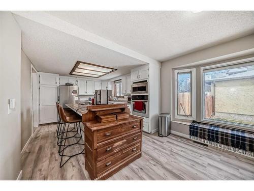 8316 46 Avenue Nw, Calgary, AB - Indoor