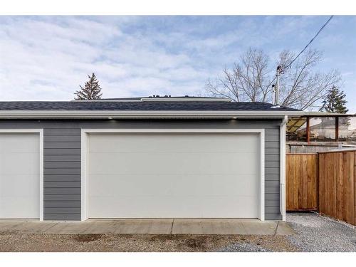 4909 19 Avenue Nw, Calgary, AB - Outdoor