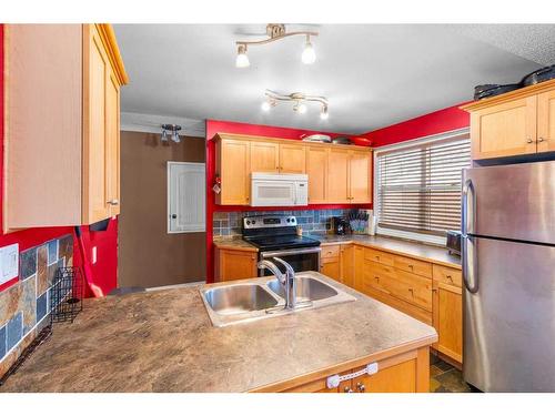 5 Mcleod Crescent, Olds, AB - Indoor Photo Showing Kitchen With Double Sink