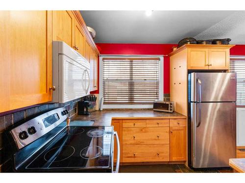 5 Mcleod Crescent, Olds, AB - Indoor Photo Showing Kitchen