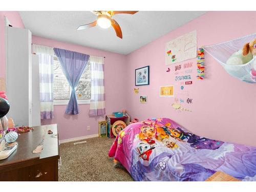 5 Mcleod Crescent, Olds, AB - Indoor Photo Showing Bedroom