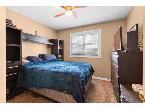 5 Mcleod Crescent, Olds, AB - Indoor Photo Showing Bedroom