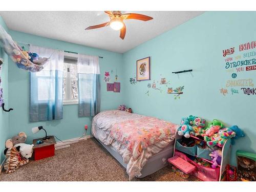 5 Mcleod Crescent, Olds, AB - Indoor Photo Showing Bedroom