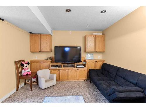 5 Mcleod Crescent, Olds, AB - Indoor Photo Showing Living Room