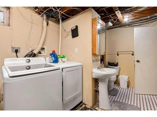 5 Mcleod Crescent, Olds, AB - Indoor Photo Showing Laundry Room